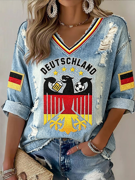 Damen-T-Shirt im deutschen Fußballstil, aus Denim, mit abgewetztem Print und lässigem V-Ausschnitt