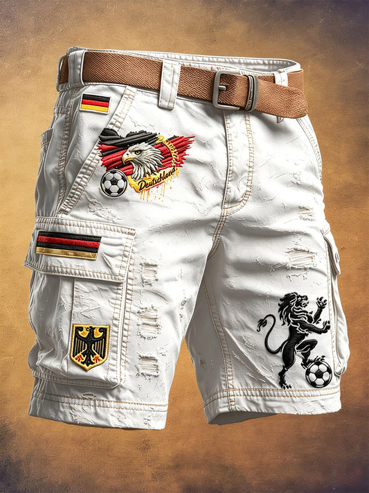 Herren-Shorts in Weiß im deutschen Fußball-Retro-Stil mit Used-Effekt und lässigem Arbeitsdesign