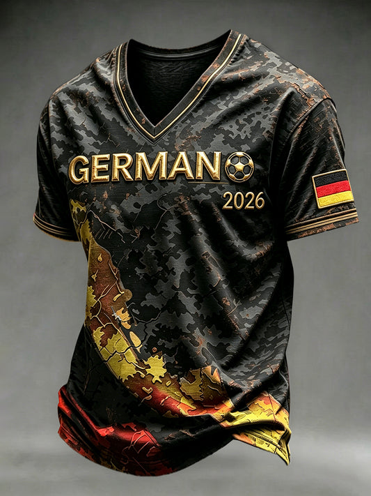 Herren-T-Shirt in Schwarz mit deutschem Fußball‑Tarnmuster und V-Ausschnitt – lässig