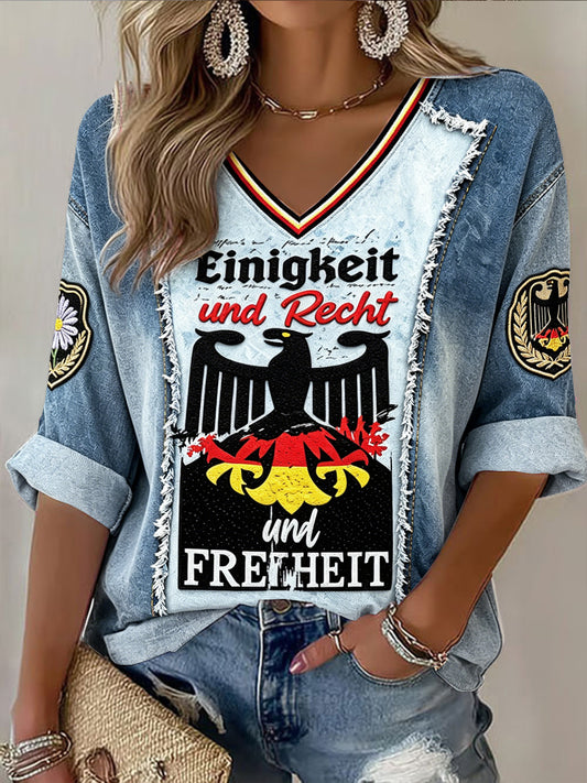 Damen-T-Shirt mit V-Ausschnitt und Denim-Print mit deutscher Flagge